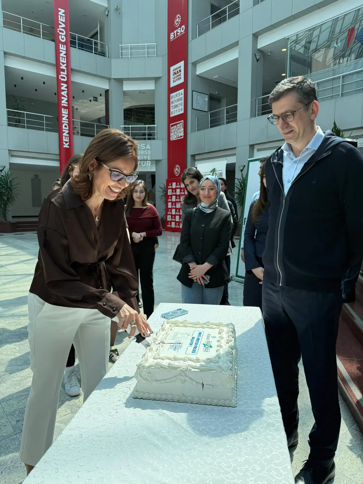 Etkin Dinleme ve Güçlü Soru Sorma